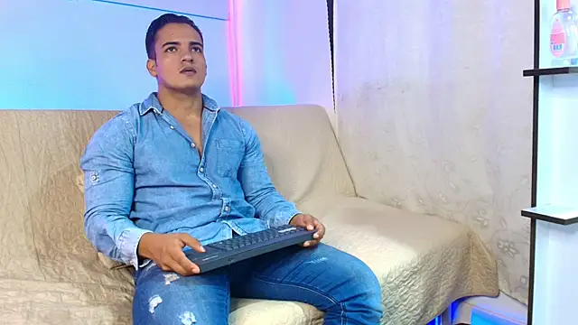 Snapshot of jhon_nicolas chatting on June 7, 8:45 pm jhon nicolas online show from June 7, 8:45 pm