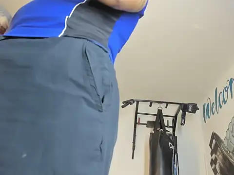 Snapshot of justinBigcock555 chatting on February 3, 11:48 am justinBigcock555 online show from February 3, 11:48 am