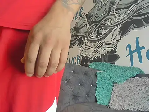 Snapshot of justinBigcock555 chatting on February 4, 11:27 am justinBigcock555 online show from February 4, 11:27 am