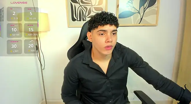 Snapshot of justin_payn14 chatting on June 26, 12:53 pm justin payn14 online show from June 26, 12:53 pm