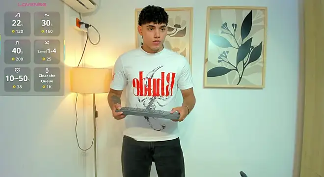 Snapshot of justin_payn14 chatting on July 13, 1:14 pm justin payn14 online show from July 13, 1:14 pm