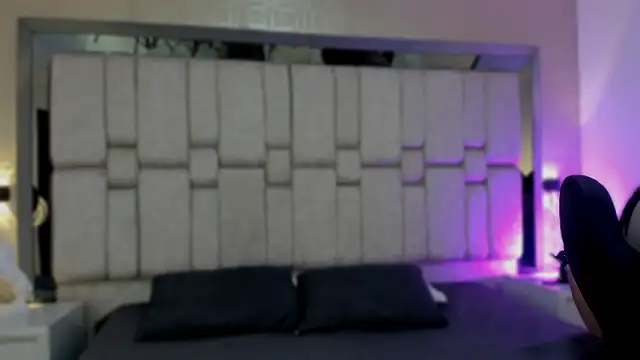 Snapshot of ValeryCooper18 chatting on February 3, 8:03 pm ValeryCooper18 online show from February 3, 8:03 pm