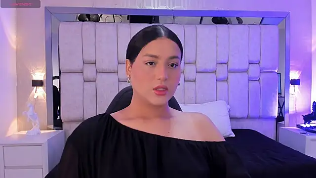 Snapshot of ValeryCooper18 chatting on February 7, 7:39 pm ValeryCooper18 online show from February 7, 7:39 pm