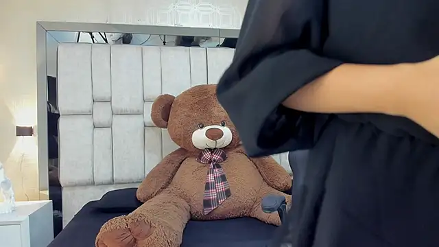 Snapshot of ValeryCooper18 chatting on February 20, 7:47 pm ValeryCooper18 online show from February 20, 7:47 pm