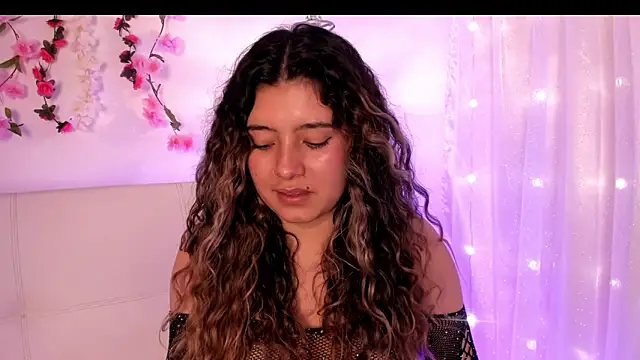 Snapshot of Valerysweet11 chatting on February 20, 6:26 am Valerysweet11 online show from February 20, 6:26 am