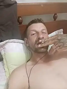 Snapshot of Centur12 chatting on February 25, 3:05 am Centur12 online show from February 25, 3:05 am