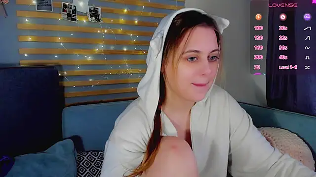 Snapshot of Alice_Wanderr chatting on March 2, 5:08 am Alice Wanderr online show from March 2, 5:08 am