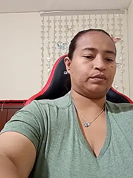 Snapshot of BustySexy_Nataly chatting on May 24, 11:37 am BustySexy Nataly online show from May 24, 11:37 am