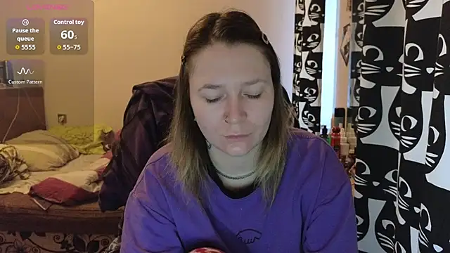 Snapshot of Ozalin_ chatting on February 5, 6:40 am Ozalin online show from February 5, 6:40 am