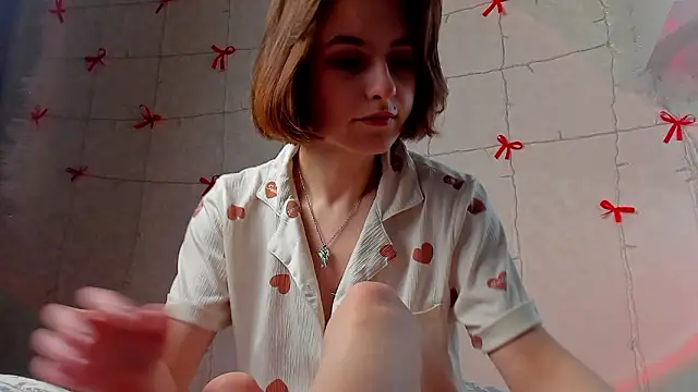 Snapshot of VelvetCaress chatting on February 9, 9:24 am VelvetCaress online show from February 9, 9:24 am