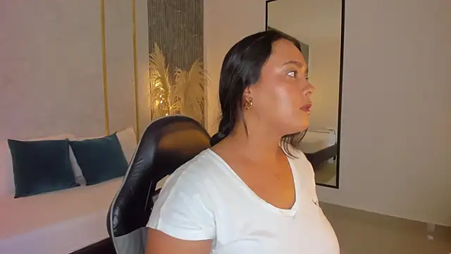 Snapshot of sophia_solerr chatting on February 12, 7:53 pm sophia solerr online show from February 12, 7:53 pm