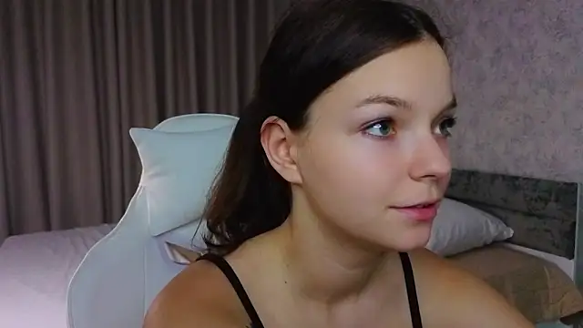 Snapshot of ElizaPizza chatting on May 18, 7:09 pm ElizaPizza online show from May 18, 7:09 pm