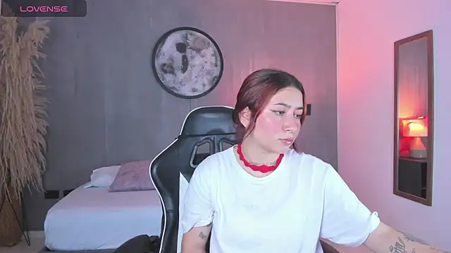 Snapshot of charlottee27_ chatting on February 15, 2:08 am charlottee27 online show from February 15, 2:08 am