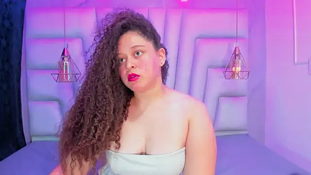 IrinaVoshh  online show from March 6, 7:10 pm