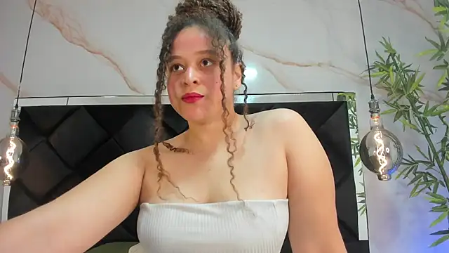 IrinaVoshh  online show from April 8, 7:14 pm