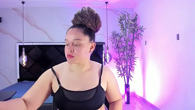 IrinaVoshh  online show from April 18, 7:07 pm