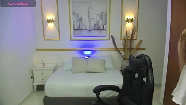 Snapshot of milaack_ chatting on February 19, 12:45 pm milaack online show from February 19, 12:45 pm