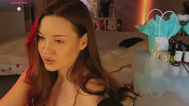 Alisia here online show from April 13, 2:33 pm