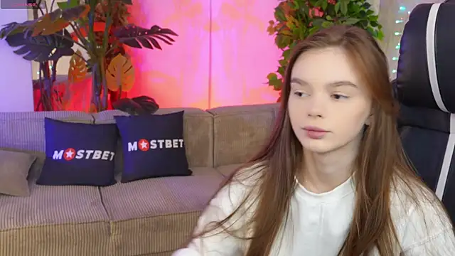 Snapshot of Zlata_Sky chatting on December 6, 3:33 pm Zlata Sky online show from December 6, 3:33 pm