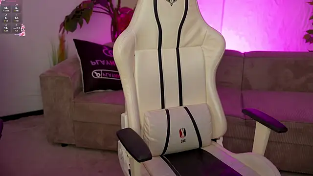 Snapshot of Zlata_Sky chatting on October 24, 2:46 pm Zlata Sky online show from October 24, 2:46 pm