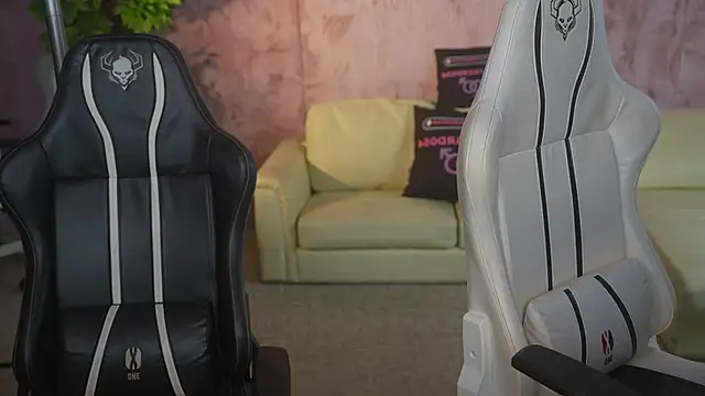 Snapshot of Zlata_Sky chatting on December 1, 7:41 pm Zlata Sky online show from December 1, 7:41 pm