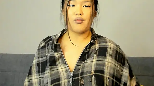 Snapshot of luna_yum chatting on February 9, 6:12 pm luna yum online show from February 9, 6:12 pm