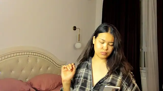 Snapshot of luna_yum chatting on February 12, 7:09 pm luna yum online show from February 12, 7:09 pm