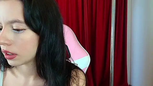 Snapshot of LunaAllure chatting on February 11, 3:28 pm LunaAllure online show from February 11, 3:28 pm