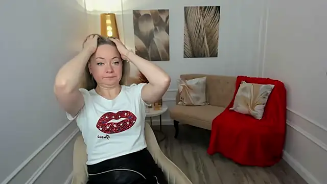 Snapshot of CharlotteKerti chatting on February 10, 11:47 am CharlotteKerti online show from February 10, 11:47 am