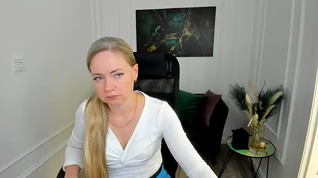 CharlotteKerti online show from June 22, 7:44 pm