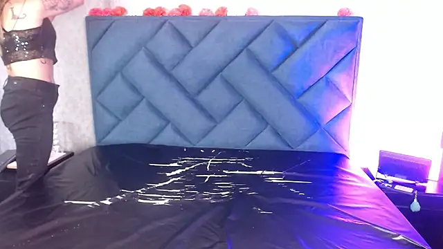 Snapshot of Lia_tomson chatting on February 21, 7:04 pm Lia tomson online show from February 21, 7:04 pm