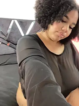 Snapshot of AlahiaFrequency chatting on February 2, 8:51 pm AlahiaFrequency online show from February 2, 8:51 pm