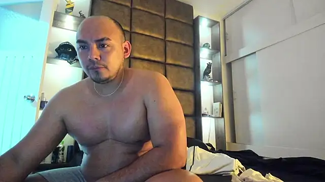 Snapshot of eros_colby chatting on February 7, 2:48 am eros colby online show from February 7, 2:48 am