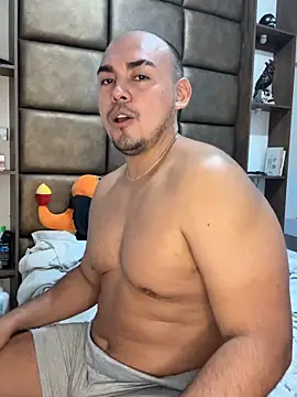 Snapshot of eros_colby chatting on February 14, 4:04 pm eros colby online show from February 14, 4:04 pm