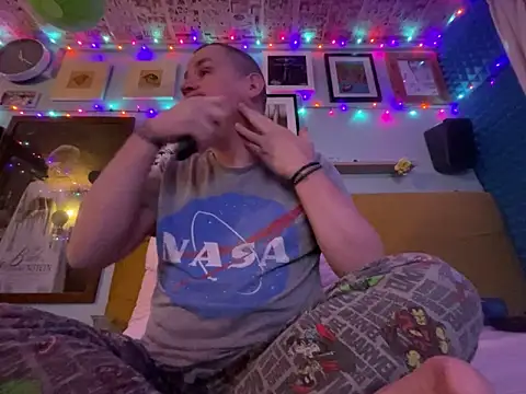 Snapshot of dribbleandthrob chatting on February 11, 11:21 pm dribbleandthrob online show from February 11, 11:21 pm