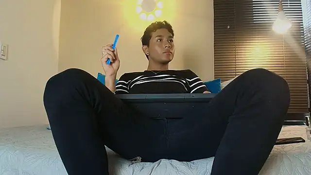 Snapshot of Damon_Salvarote_S chatting on February 6, 8:01 pm Damon Salvarote S online show from February 6, 8:01 pm