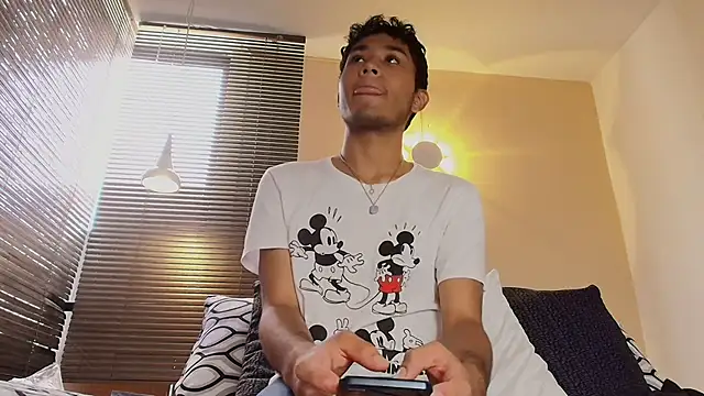 Snapshot of Damon_Salvarote_S chatting on February 17, 7:31 pm Damon Salvarote S online show from February 17, 7:31 pm