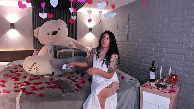 Snapshot of Magic_ivone chatting on February 14, 12:13 pm Magic ivone online show from February 14, 12:13 pm