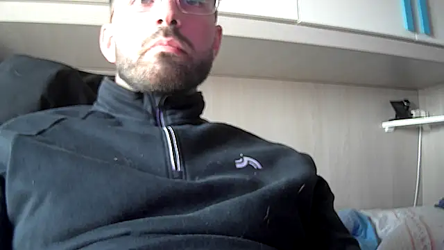 Snapshot of no-name15 chatting on March 7, 1:30 pm no-name15 online show from March 7, 1:30 pm