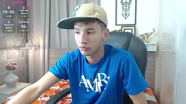 Snapshot of JDWhite18 chatting on June 25, 10:25 pm JDWhite18 online show from June 25, 10:25 pm