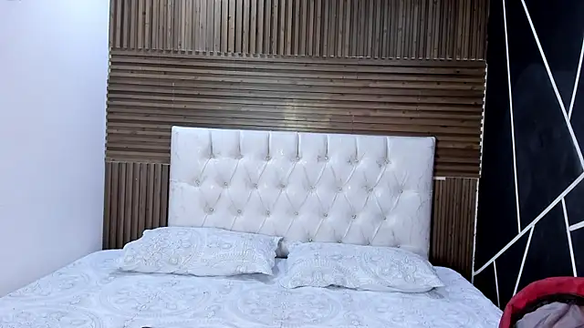 shaden  online show from April 11, 10:14 pm