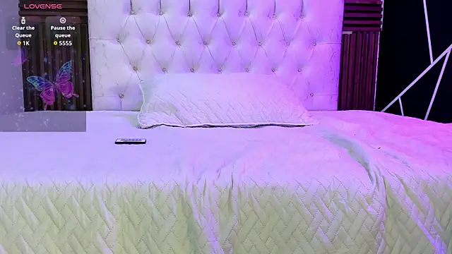 shaden  online show from April 14, 8:04 pm