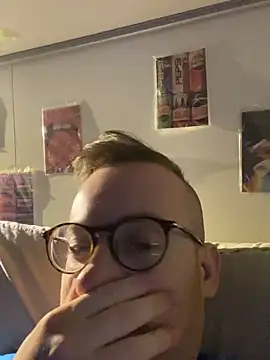 Snapshot of io1Elian chatting on June 22, 10:18 pm io1Elian online show from June 22, 10:18 pm