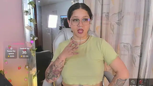 Snapshot of Sylvara_bx chatting on July 11, 12:30 pm Sylvara bx online show from July 11, 12:30 pm
