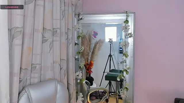 Snapshot of Sylvara_bx chatting on July 16, 12:00 pm Sylvara bx online show from July 16, 12:00 pm