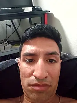 Snapshot of Yoloso33 chatting on February 22, 10:03 am Yoloso33 online show from February 22, 10:03 am