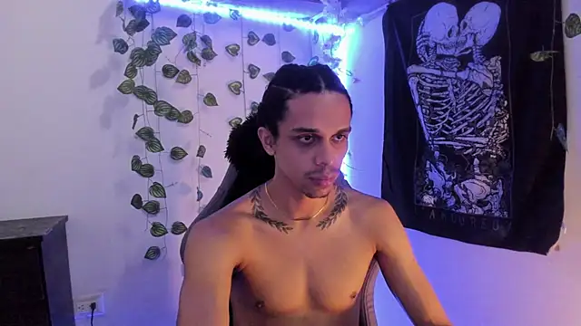 Snapshot of Aaron_Hopper chatting on February 7, 1:26 pm Aaron Hopper online show from February 7, 1:26 pm