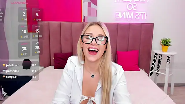 Snapshot of MIla_Stunning chatting on February 3, 6:40 am MIla Stunning online show from February 3, 6:40 am