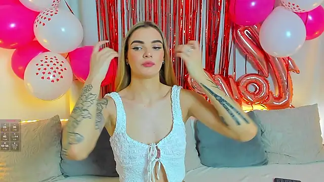 Snapshot of SinLuna_ chatting on February 5, 4:00 pm SinLuna online show from February 5, 4:00 pm