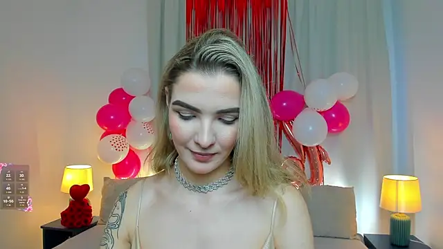 Snapshot of SinLuna_ chatting on February 13, 3:52 pm SinLuna online show from February 13, 3:52 pm